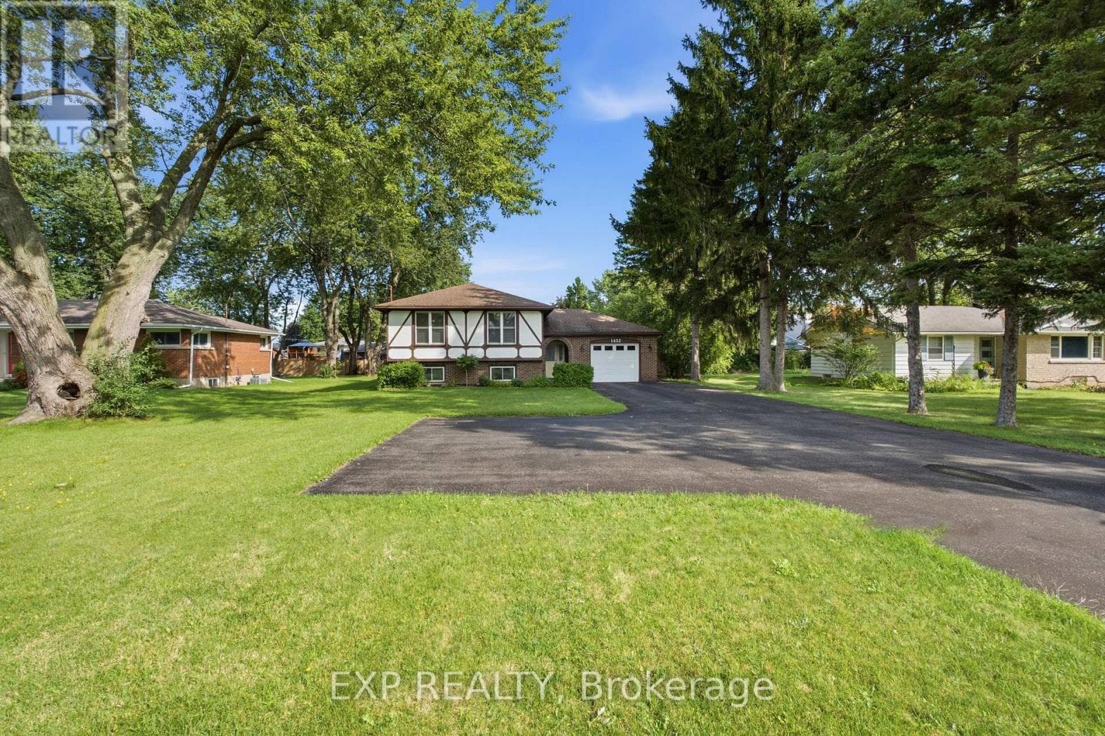 Single Family at 1452 Garrison Road, Fort Erie (Crescent Park), Ontario - Photo 4 - RE/MAX Garden City Realty