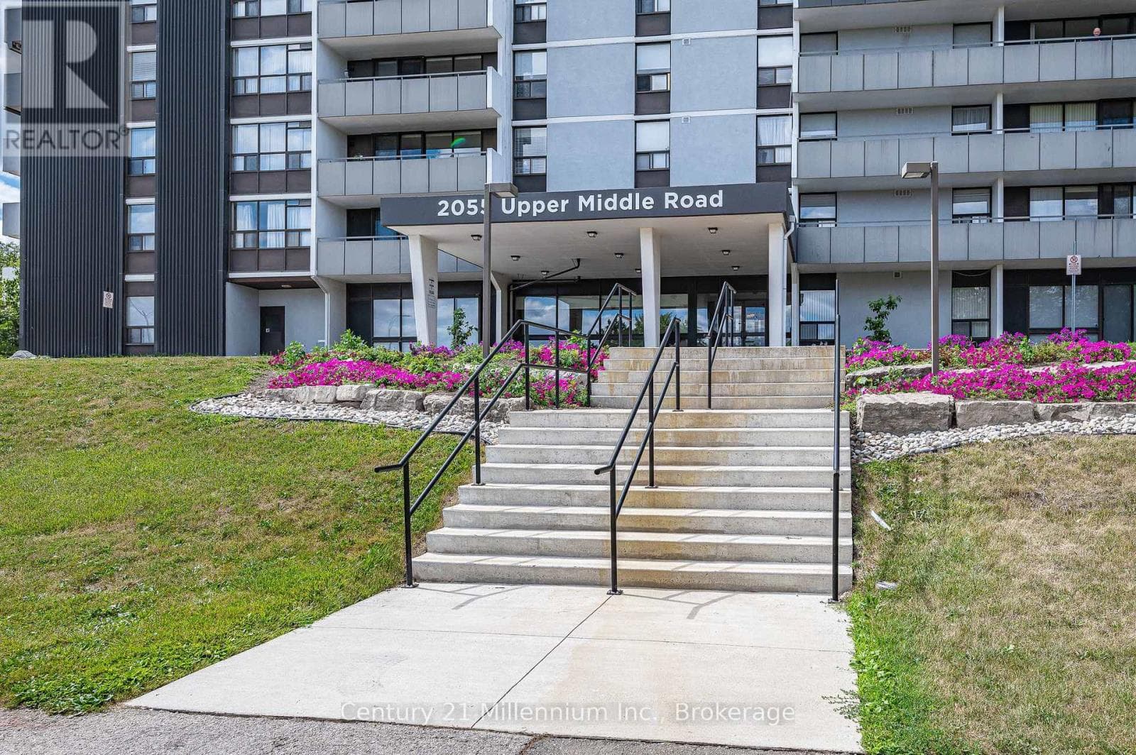 Single Family at 1605- 2055 Upper Middle Road, Burlington (Brant Hills), Ontario - Photo 3 - RE/MAX Garden City Realty
