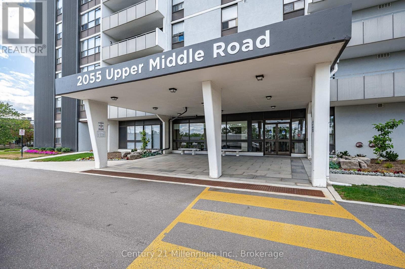 Single Family at 1605- 2055 Upper Middle Road, Burlington (Brant Hills), Ontario - Photo 4 - RE/MAX Garden City Realty