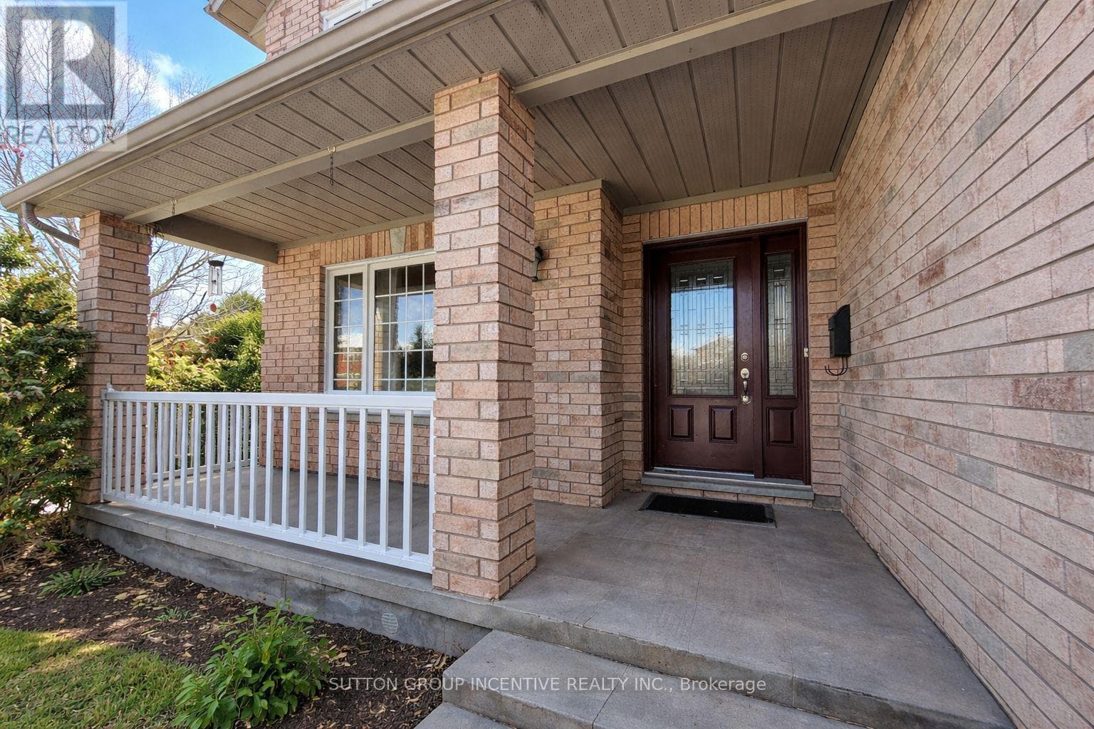 Single Family at 1 Buman Court, Barrie (South Shore), Ontario - Photo 3 - RE/MAX Garden City Realty