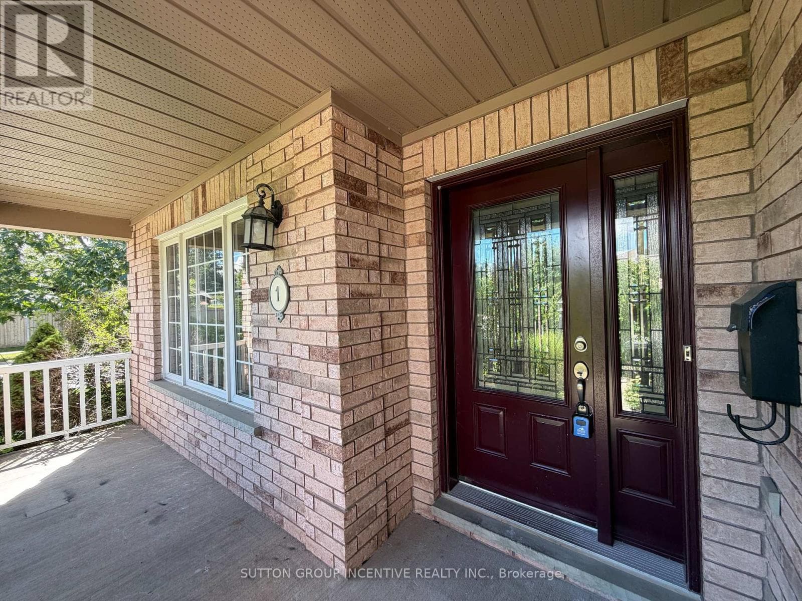Single Family at 1 Buman Court, Barrie (South Shore), Ontario - Photo 4 - RE/MAX Garden City Realty
