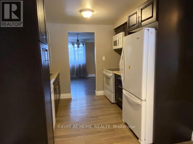 Single Family at 792 Homeview Road, London South (South Q), Ontario - Photo 4 - RE/MAX Garden City Realty