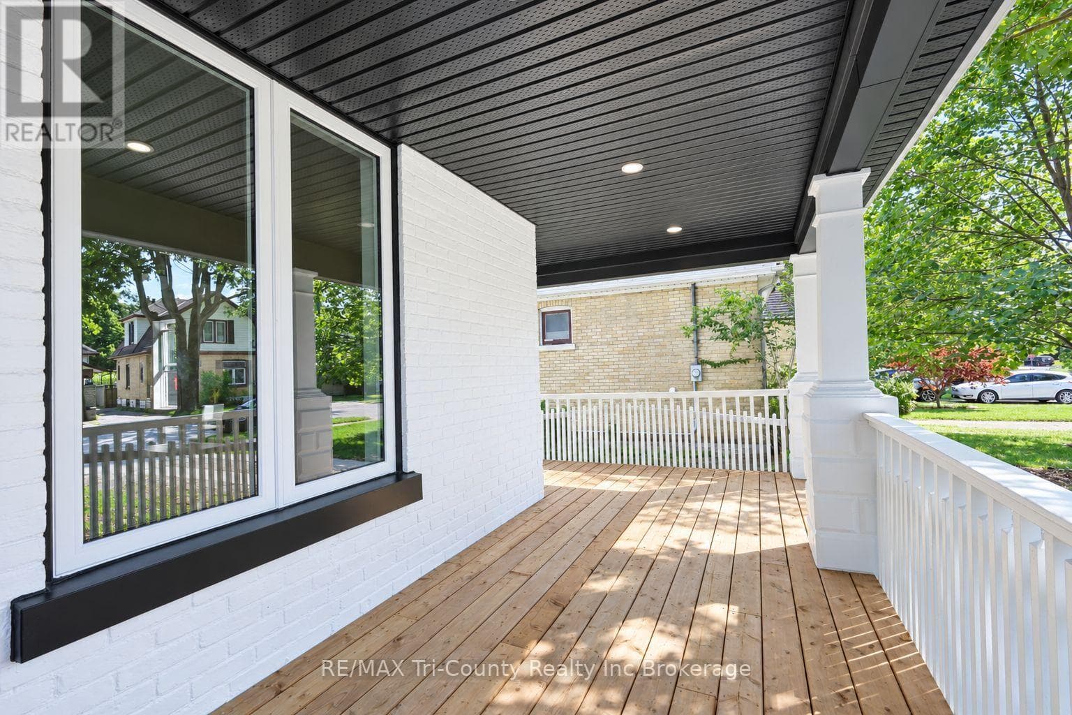 Single Family at 16 Redan Street, London East (East L), Ontario - Photo 3 - RE/MAX Garden City Realty