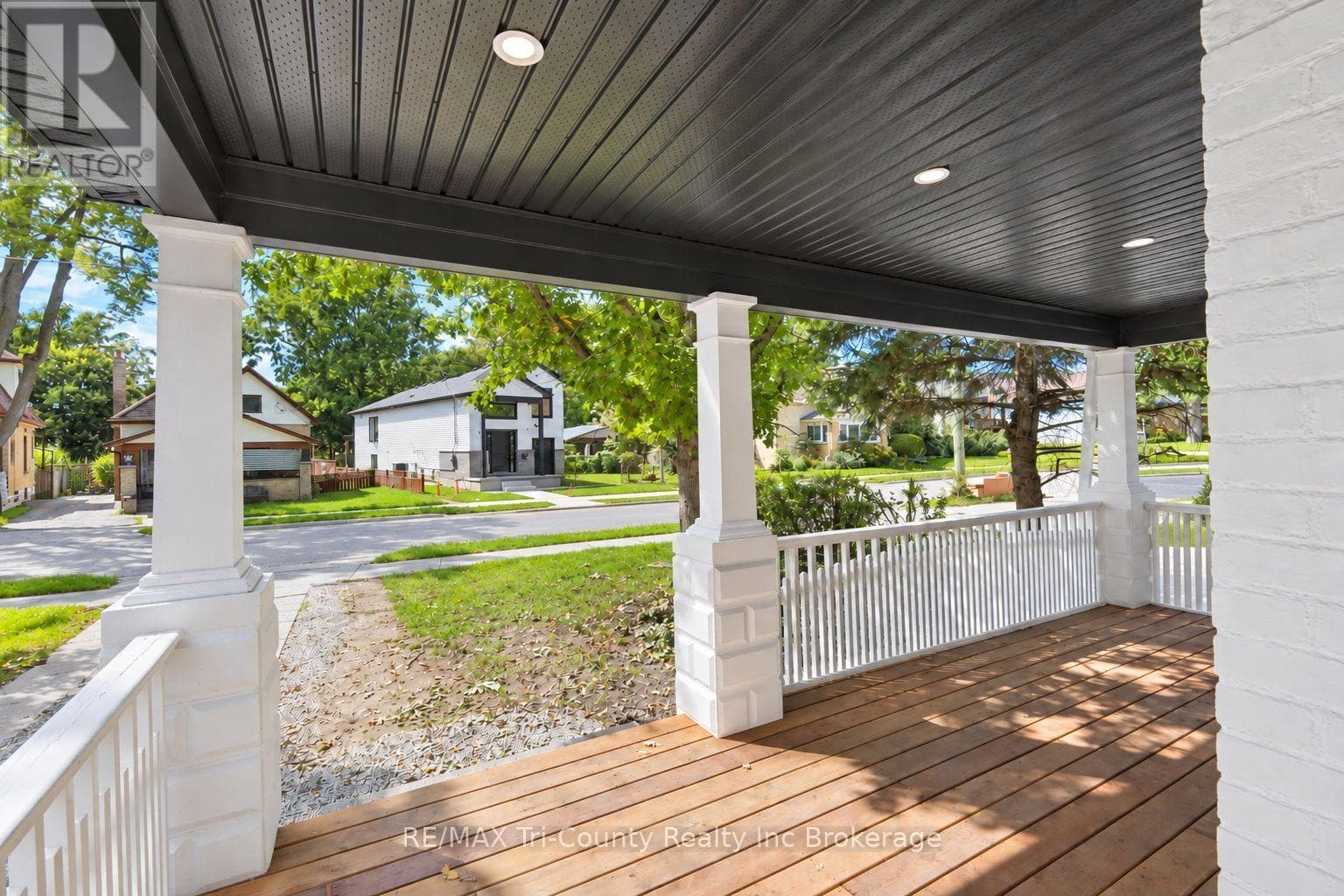 Single Family at 16 Redan Street, London East (East L), Ontario - Photo 4 - RE/MAX Garden City Realty