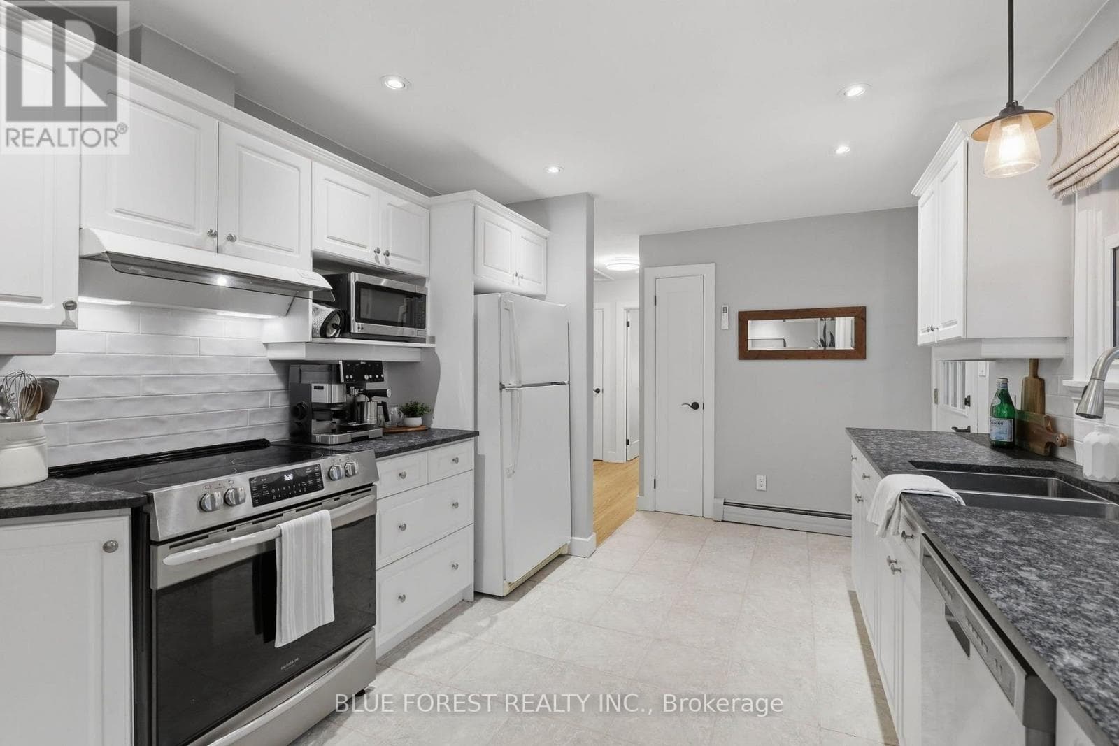 Single Family at 111 Arthur Street, Middlesex Centre (Komoka), Ontario - Photo 10 - RE/MAX Garden City Realty