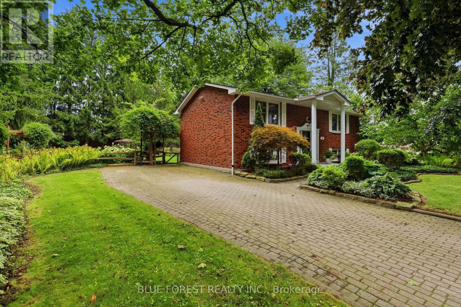 Single Family at 111 Arthur Street, Middlesex Centre (Komoka), Ontario - Photo 2 - RE/MAX Garden City Realty