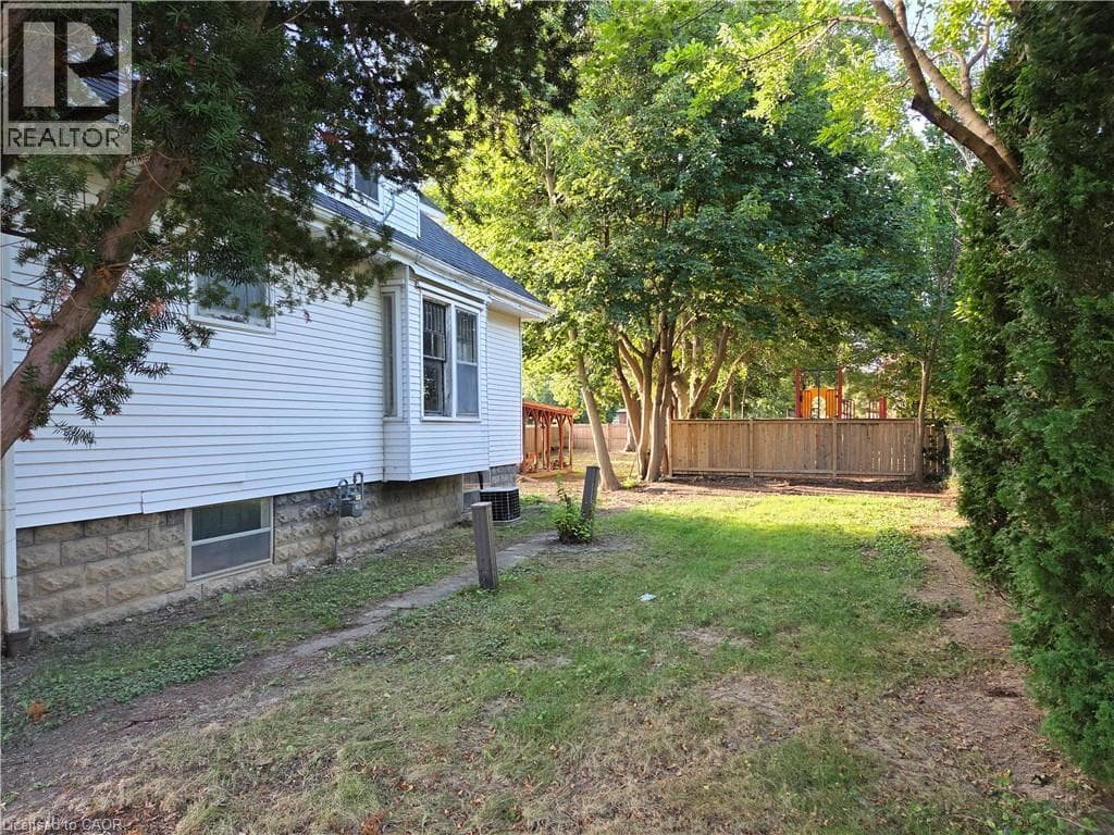 Single Family at 24 STANLEY Avenue, Chatham-Kent, Ontario - Photo 5 - RE/MAX Garden City Realty