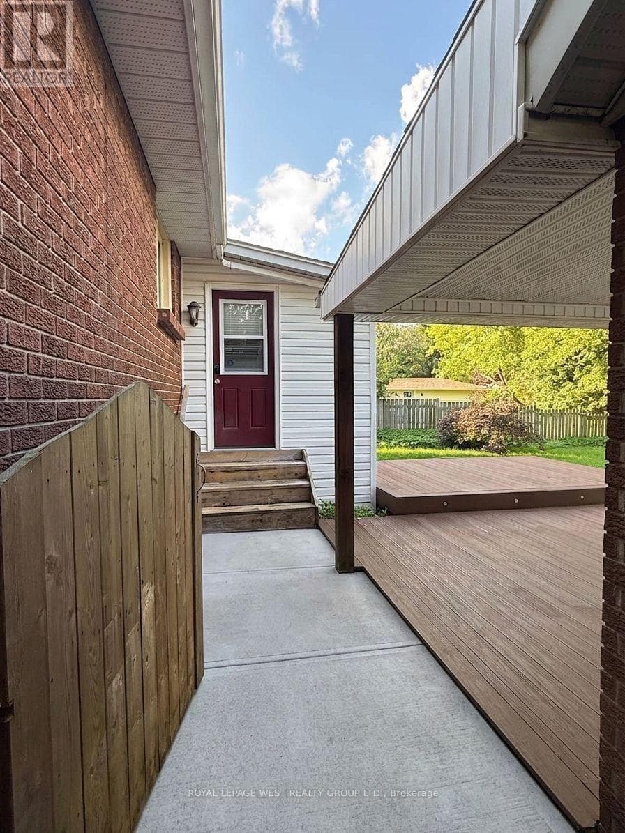 Single Family at 128 Stuart Street, London East (East C), Ontario - Photo 7 - RE/MAX Garden City Realty