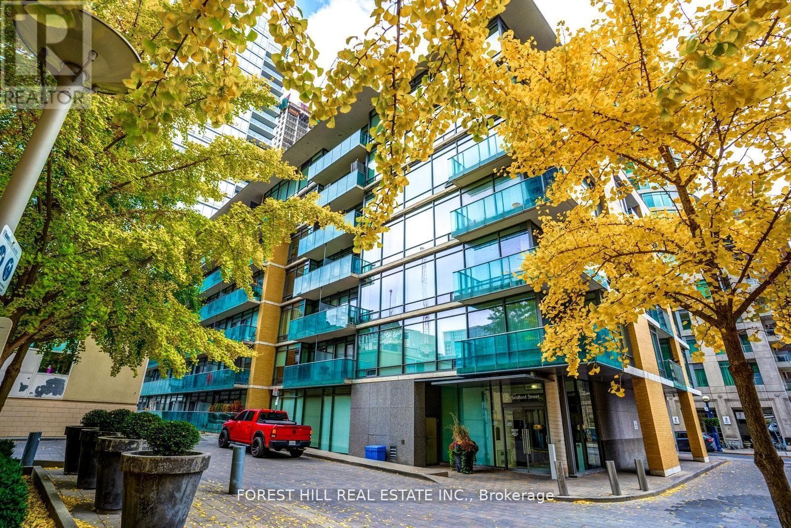 103- 21 Scollard Street