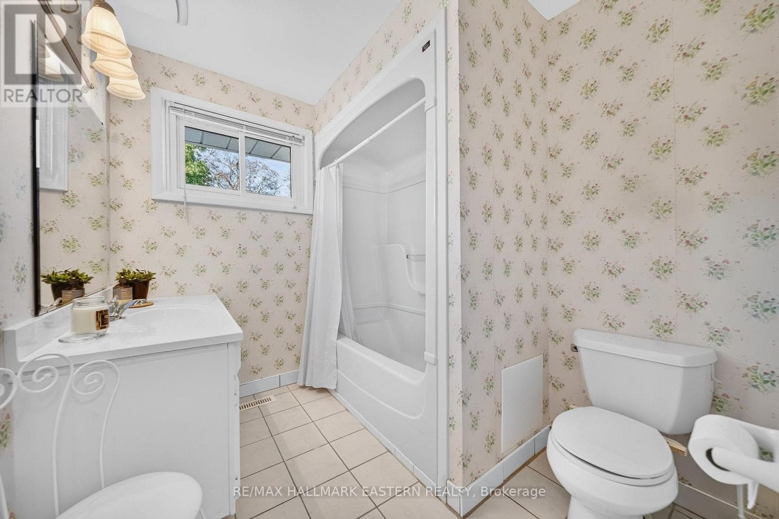 Single Family at 1337 Franklin Drive, Peterborough (Northcrest Ward 5), Ontario - Photo 9 - RE/MAX Garden City Realty