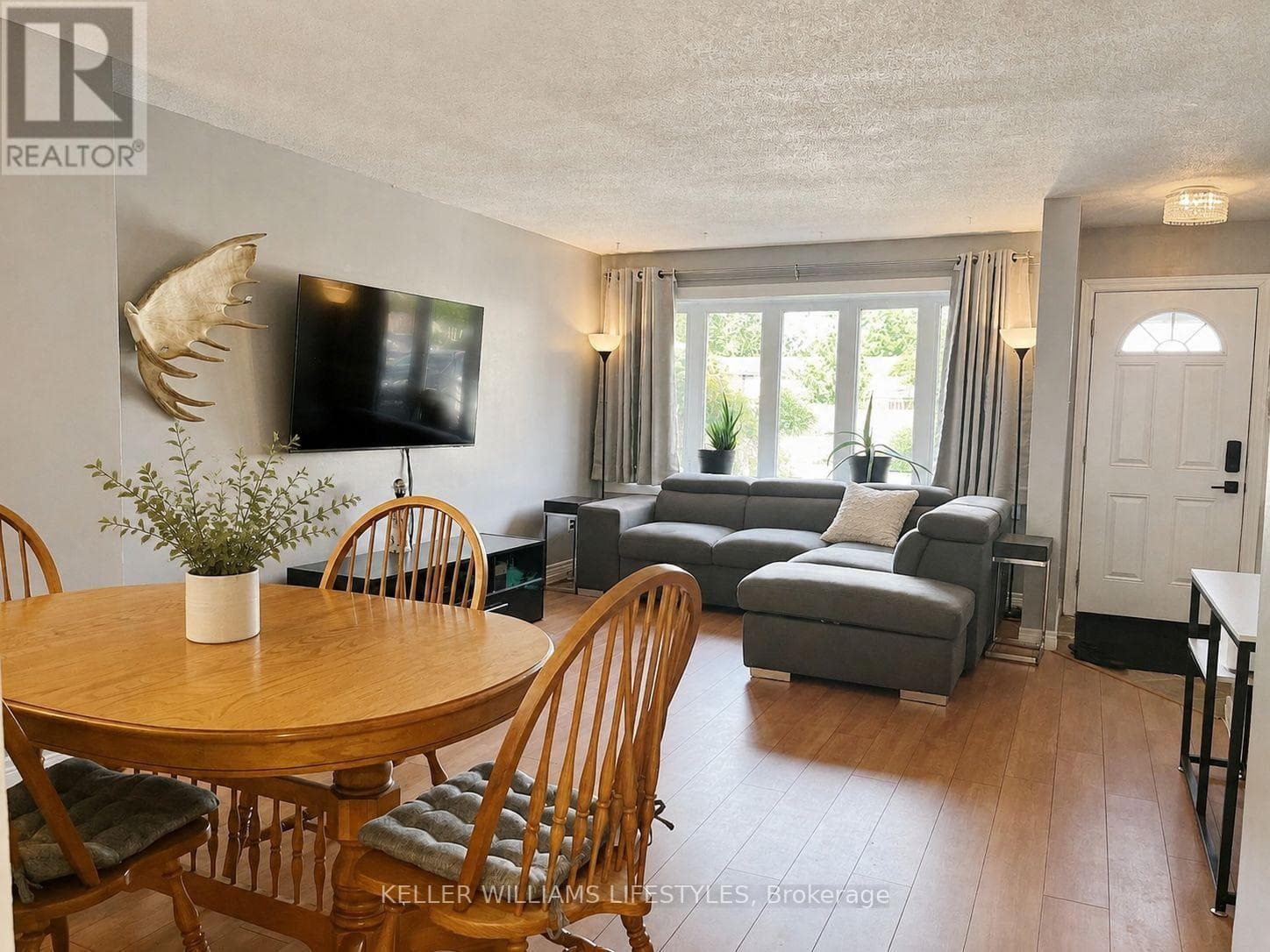 Single Family at 46- 700 EXETER Road, London South (South X), Ontario - Photo 3 - RE/MAX Garden City Realty