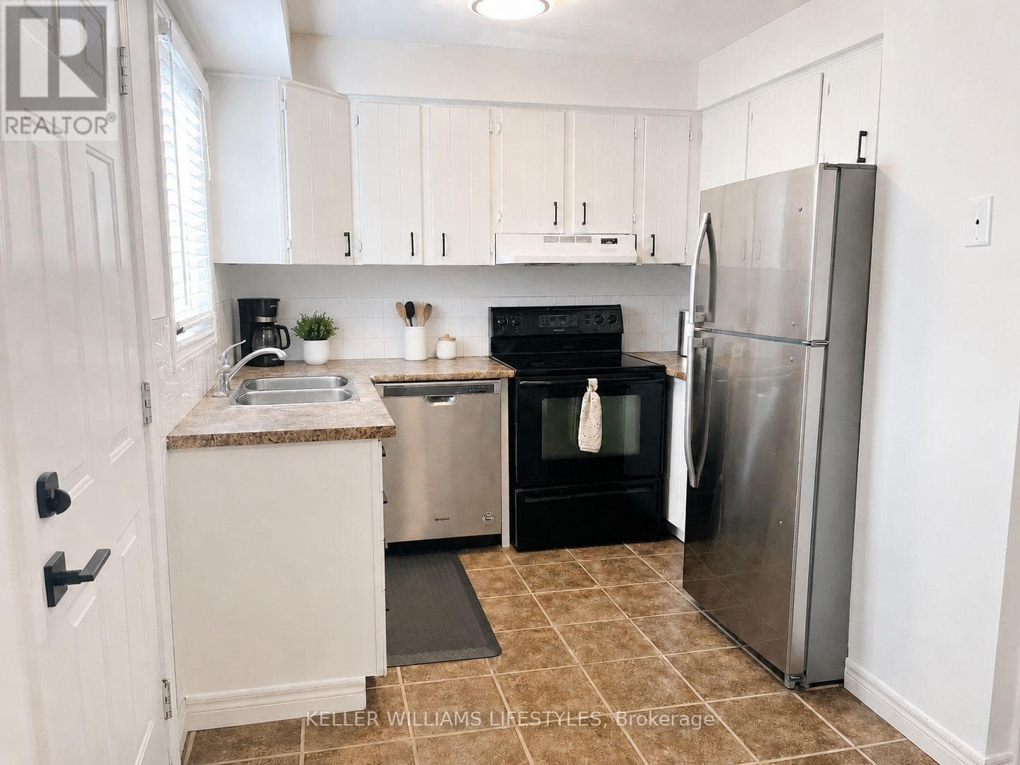 Single Family at 46- 700 EXETER Road, London South (South X), Ontario - Photo 4 - RE/MAX Garden City Realty