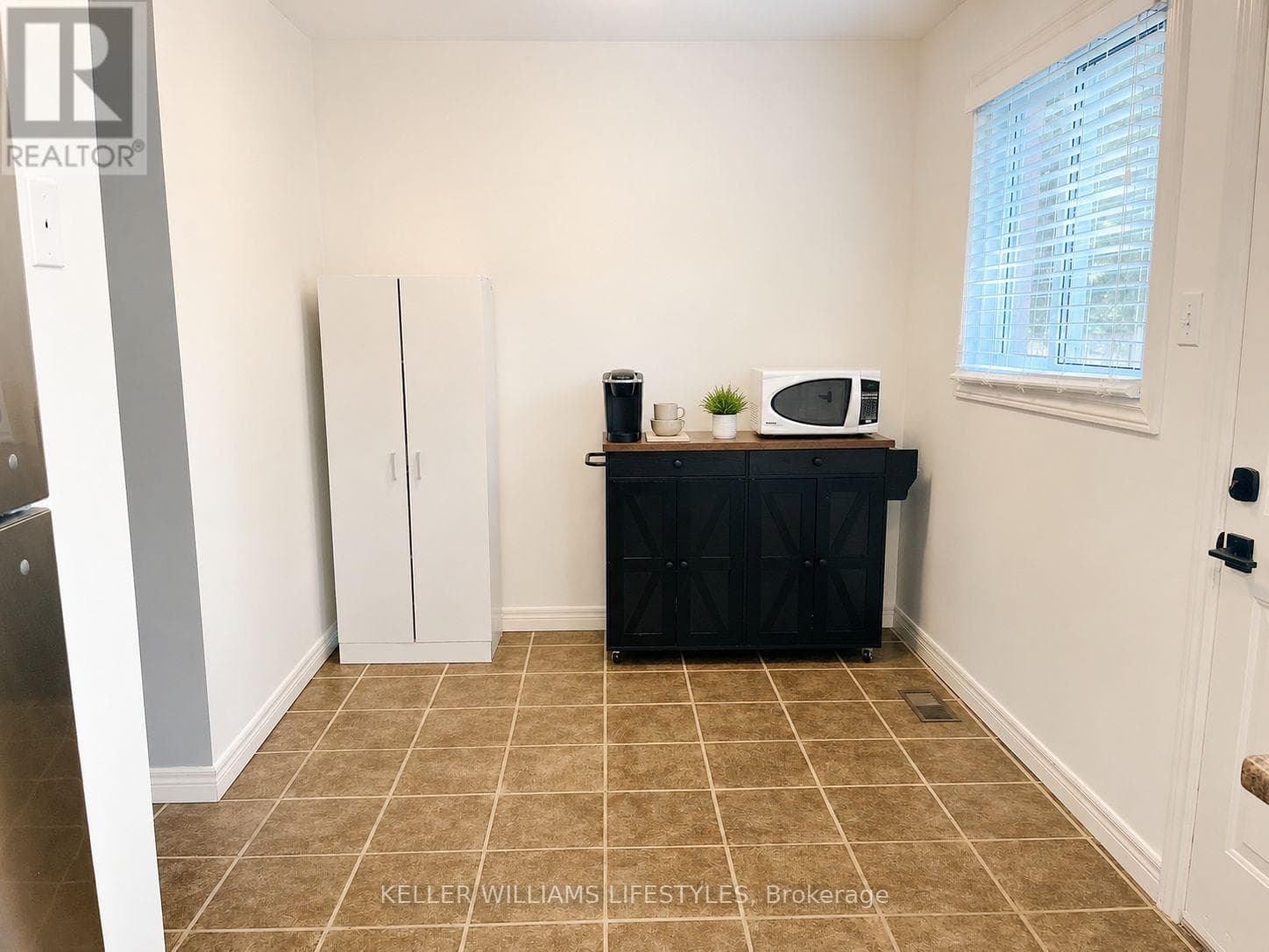 Single Family at 46- 700 EXETER Road, London South (South X), Ontario - Photo 5 - RE/MAX Garden City Realty