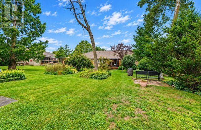Single Family at 178 BECKETT Crescent, Pelham (Fonthill), Ontario - Photo 9 - RE/MAX Garden City Realty