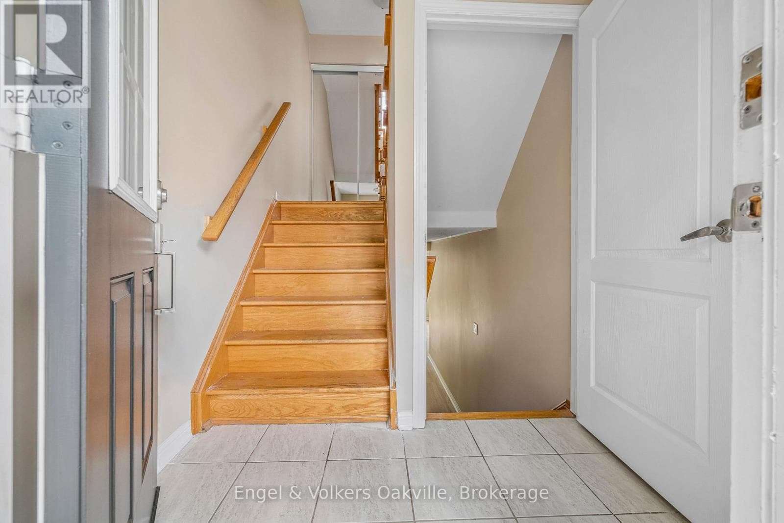 Single Family at 2408 Coho Way, Oakville (WM Westmount), Ontario - Photo 5 - RE/MAX Garden City Realty