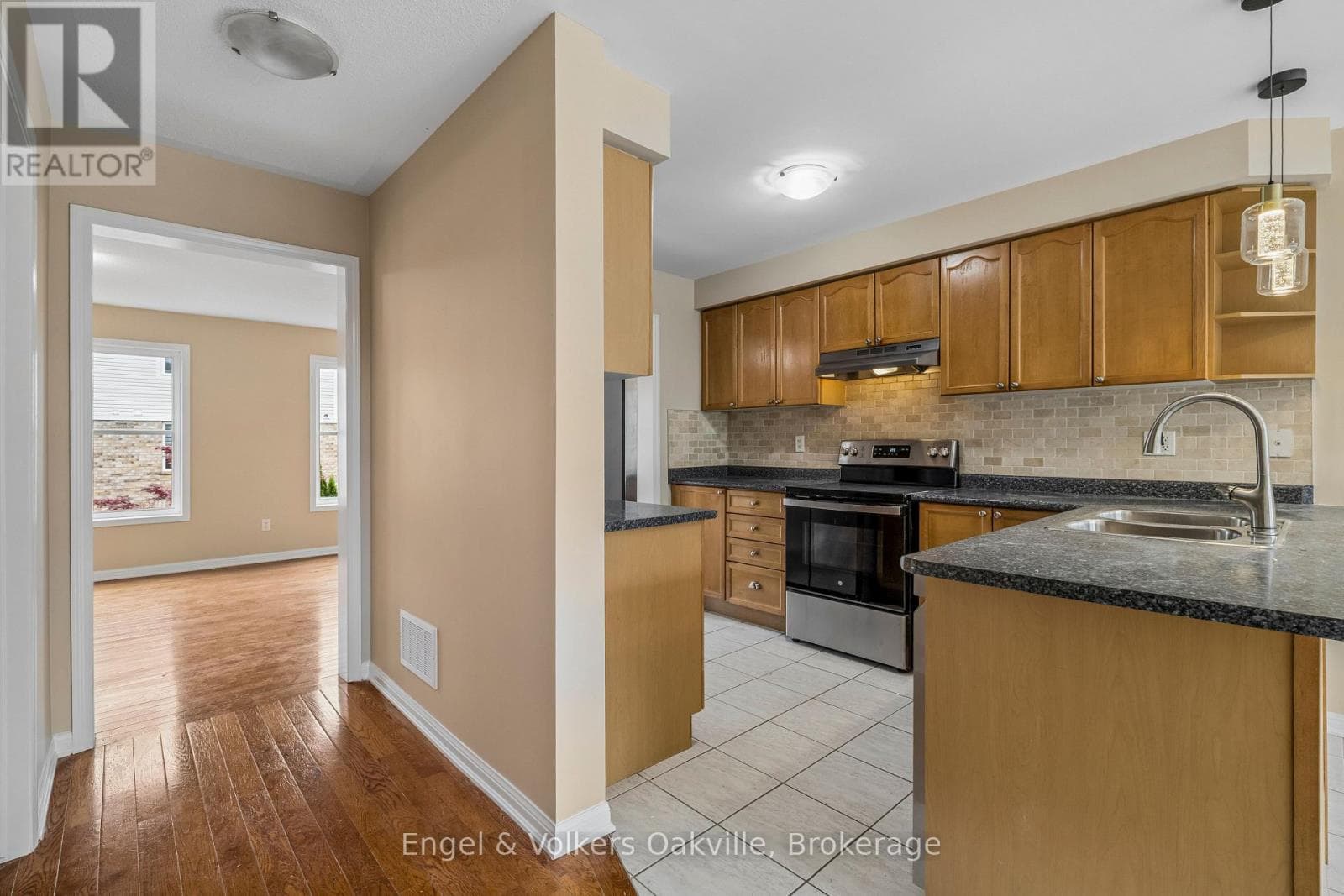 Single Family at 2408 Coho Way, Oakville (WM Westmount), Ontario - Photo 7 - RE/MAX Garden City Realty