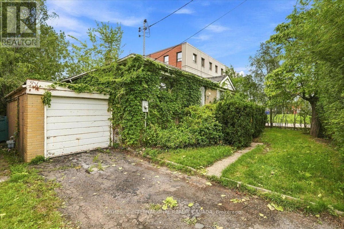 Single Family at 782 Marlee Avenue, Toronto (Yorkdale-Glen Park), Ontario - Photo 2 - RE/MAX Garden City Realty
