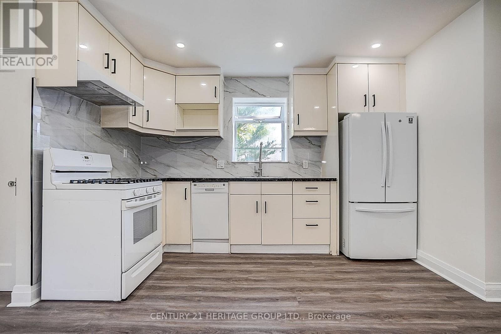 Single Family at 441 Rimilton Avenue, Toronto (Alderwood), Ontario - Photo 8 - RE/MAX Garden City Realty