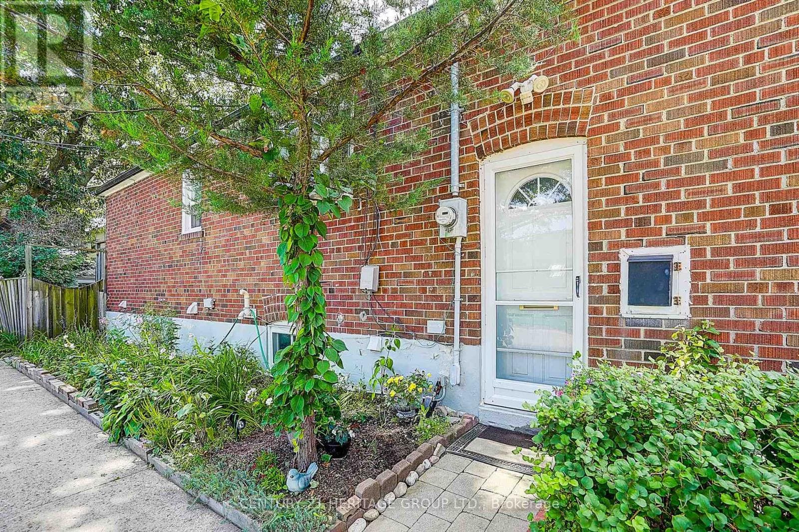 Single Family at 441 Rimilton Avenue, Toronto (Alderwood), Ontario - Photo 3 - RE/MAX Garden City Realty