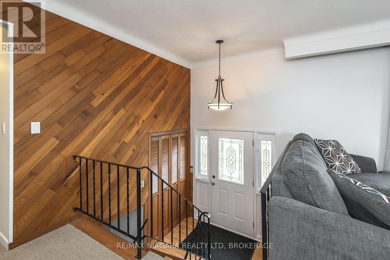 Single Family at 15 Windsor Terrace, Port Colborne (Main Street), Ontario - Photo 3 - RE/MAX Garden City Realty