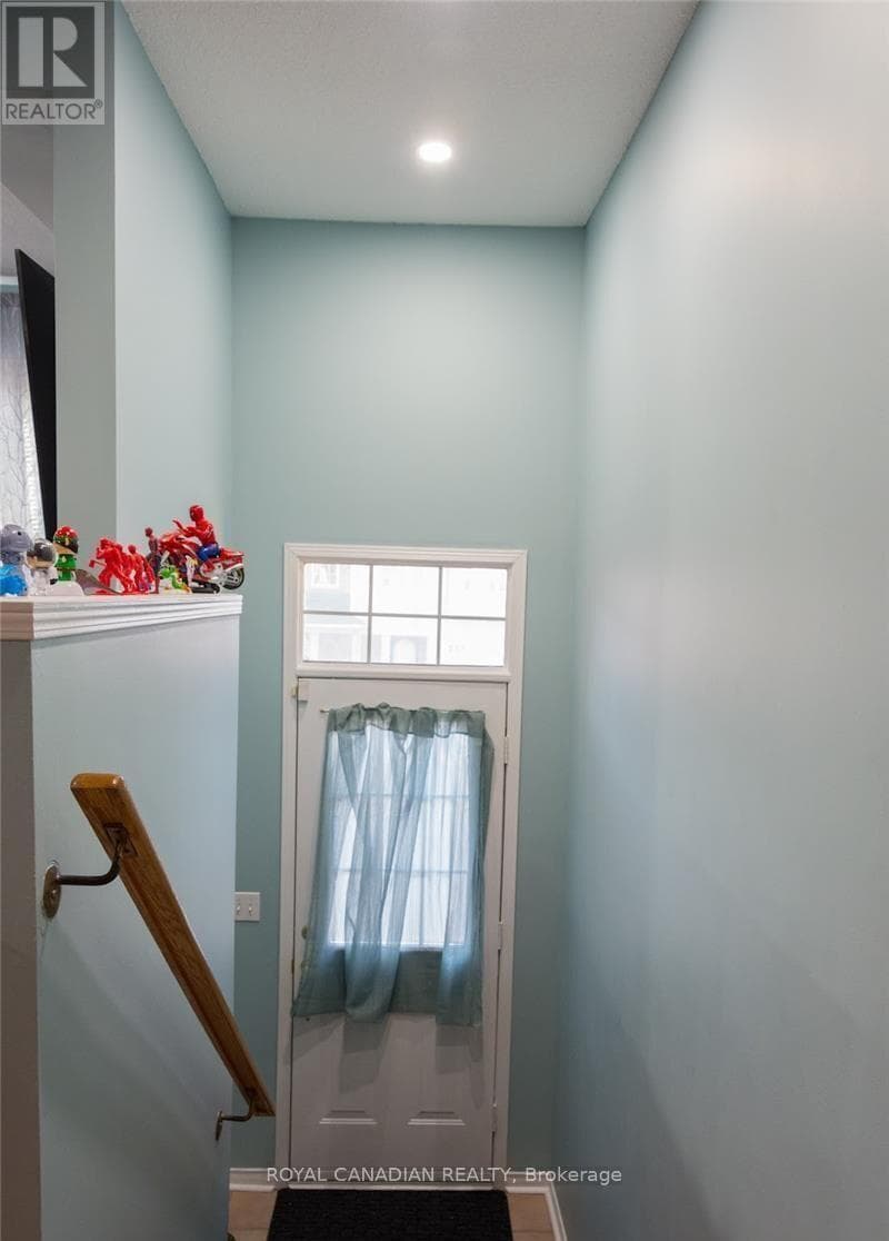 Single Family at 209- 5030 Heatherleigh Avenue, Mississauga (East Credit), Ontario - Photo 2 - RE/MAX Garden City Realty