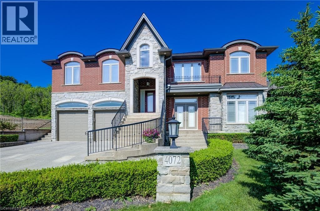 Single Family at 4072 HIGHLAND PARK Drive, Beamsville, Ontario - Photo 2 - RE/MAX Garden City Realty