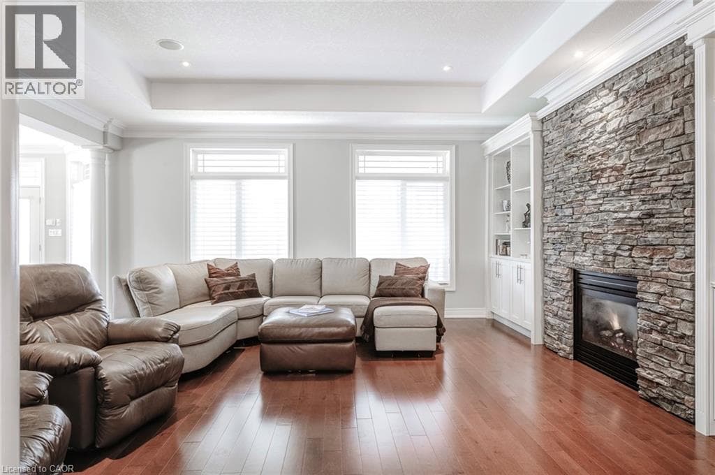 Single Family at 4072 HIGHLAND PARK Drive, Beamsville, Ontario - Photo 3 - RE/MAX Garden City Realty