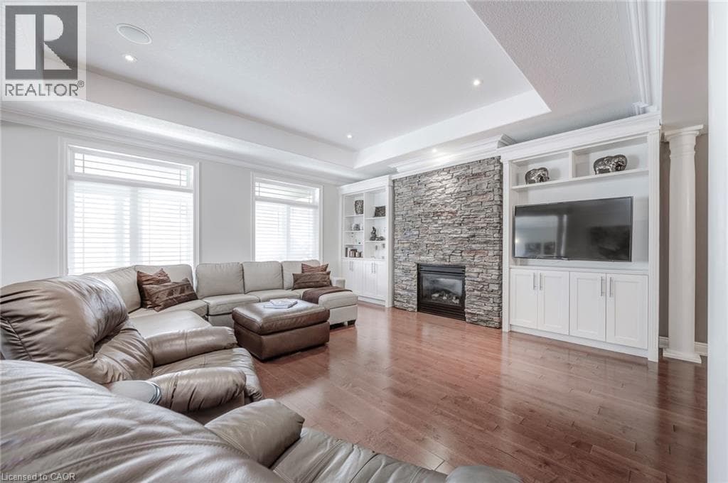 Single Family at 4072 HIGHLAND PARK Drive, Beamsville, Ontario - Photo 4 - RE/MAX Garden City Realty