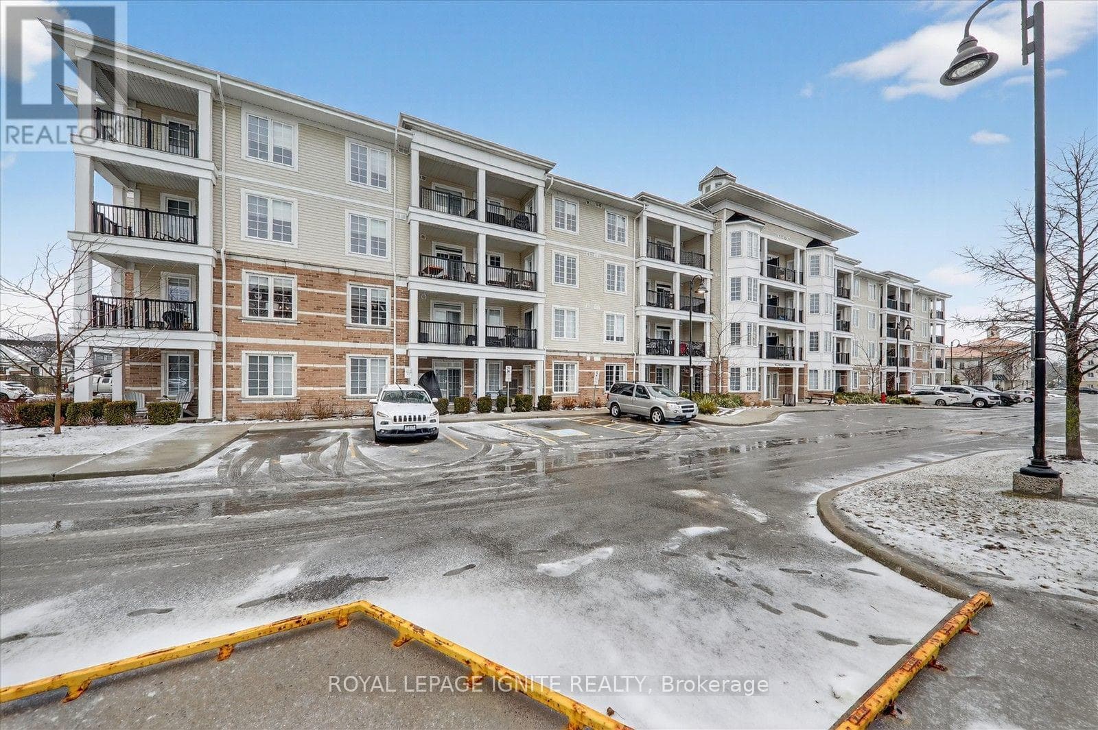 Single Family at 301- 65 Shipway Avenue, Clarington (Newcastle), Ontario - Photo 3 - RE/MAX Garden City Realty