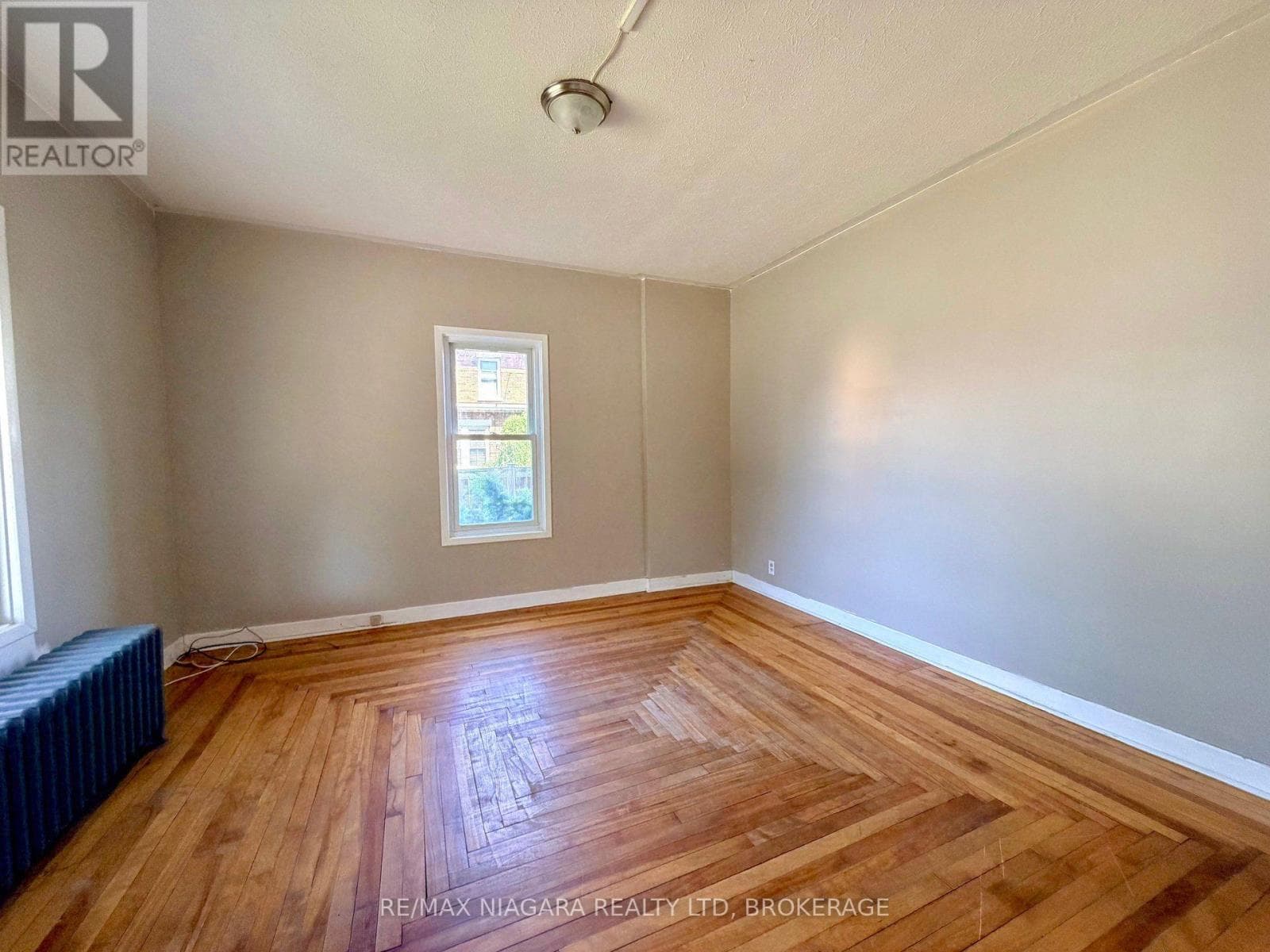 Single Family at 93 State Street, Welland (Welland Downtown), Ontario - Photo 5 - RE/MAX Garden City Realty