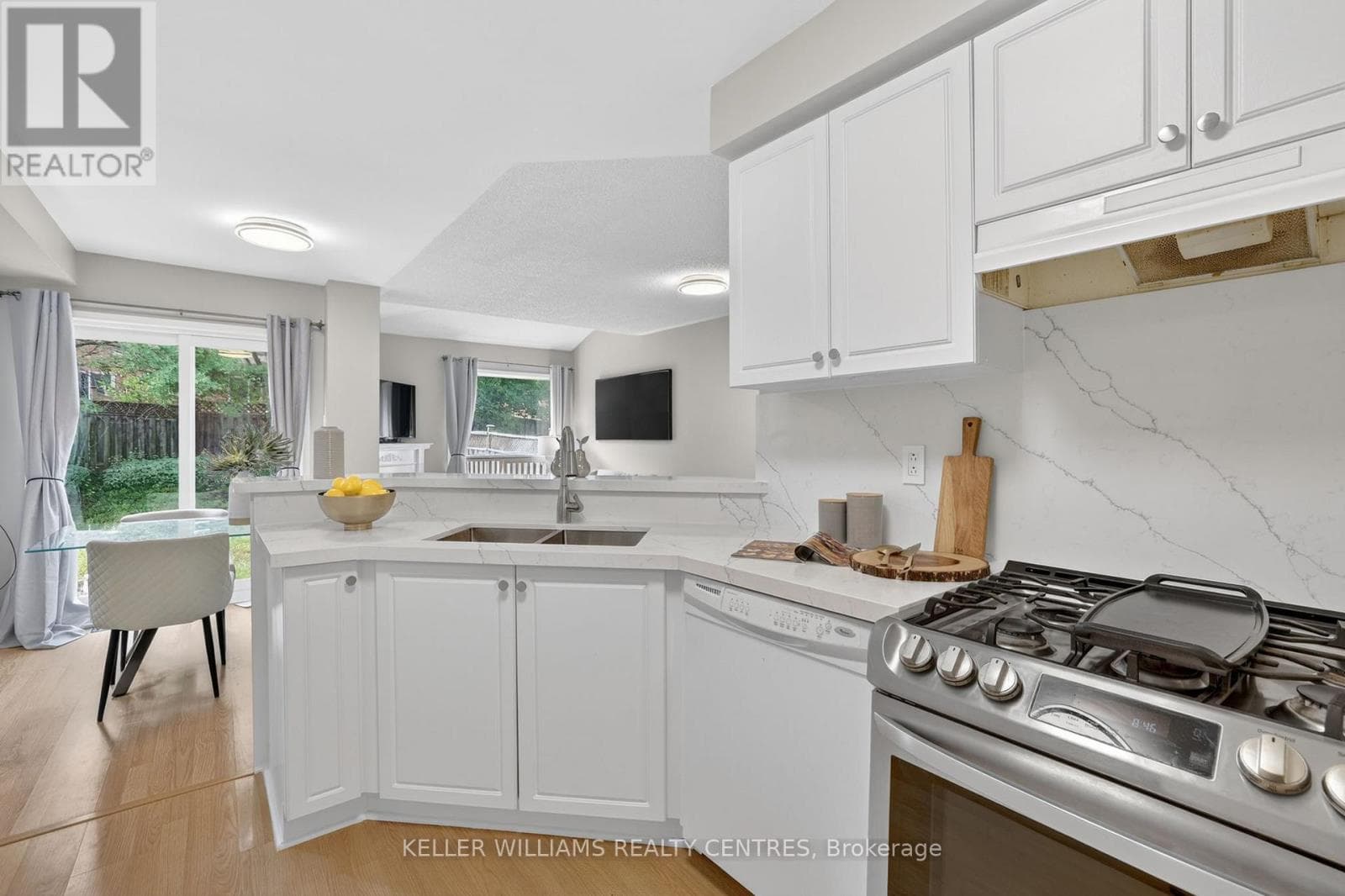 Single Family at 120 Woodroof Crescent, Aurora (Bayview Wellington), Ontario - Photo 7 - RE/MAX Garden City Realty