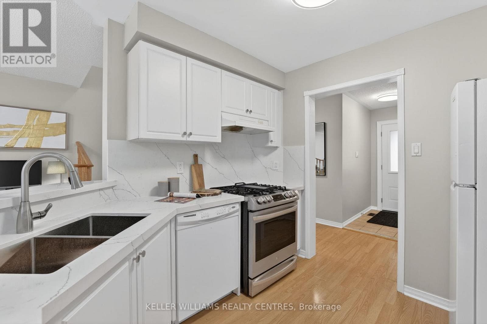 Single Family at 120 Woodroof Crescent, Aurora (Bayview Wellington), Ontario - Photo 9 - RE/MAX Garden City Realty