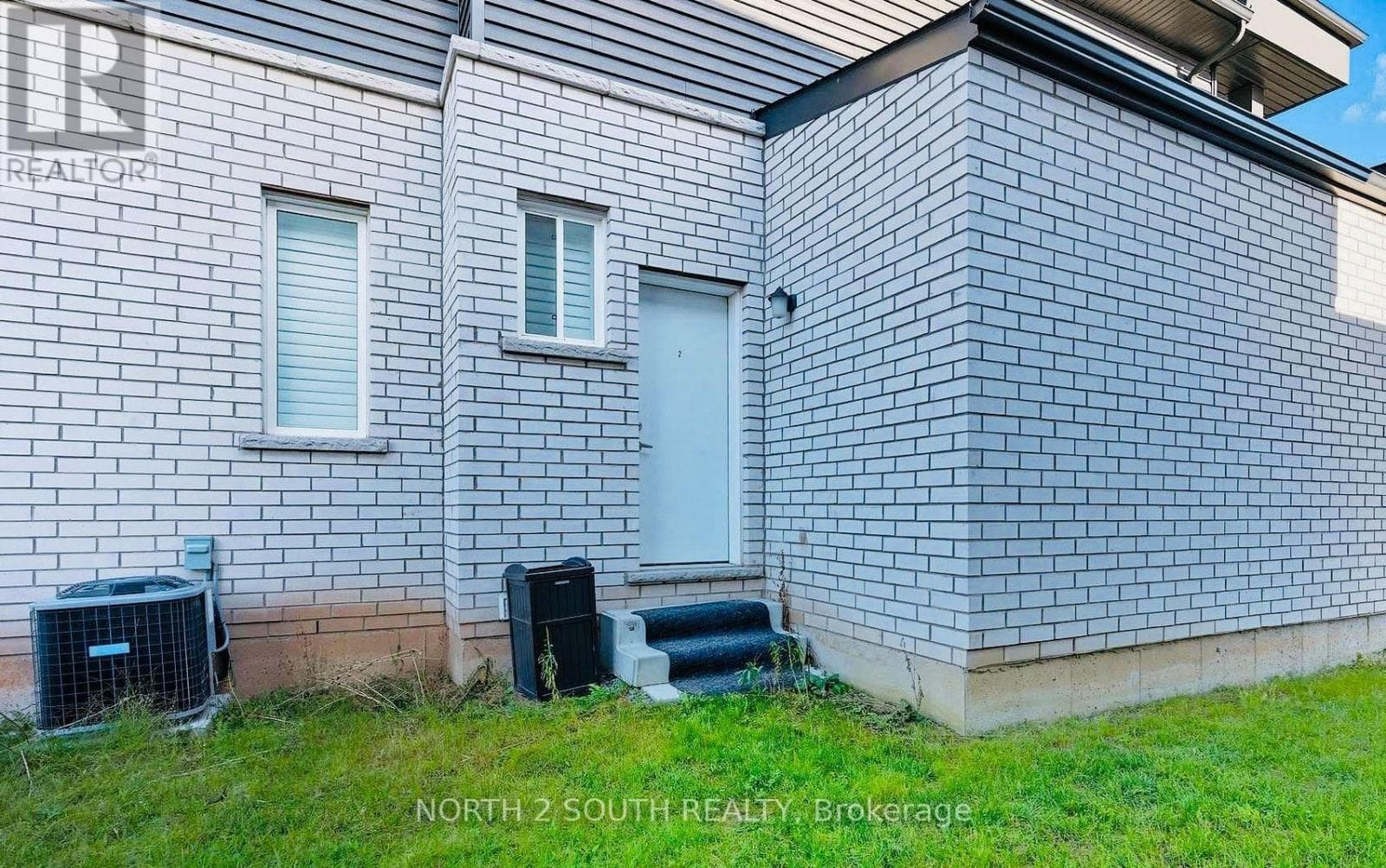 Single Family at Lower- 8101 Brookside Drive, Niagara Falls (Ascot), Ontario - Photo 2 - RE/MAX Garden City Realty