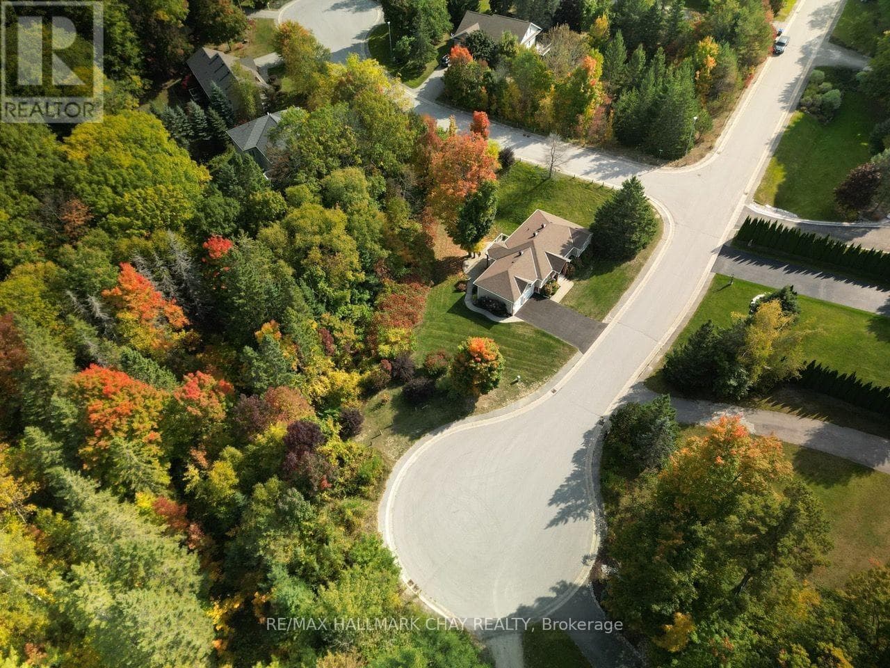 Single Family at 32 Valleycrest Drive, Oro-Medonte (Horseshoe Valley), Ontario - Photo 3 - RE/MAX Garden City Realty