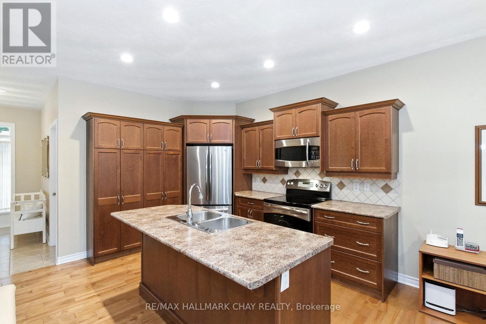 Single Family at 32 Valleycrest Drive, Oro-Medonte (Horseshoe Valley), Ontario - Photo 7 - RE/MAX Garden City Realty