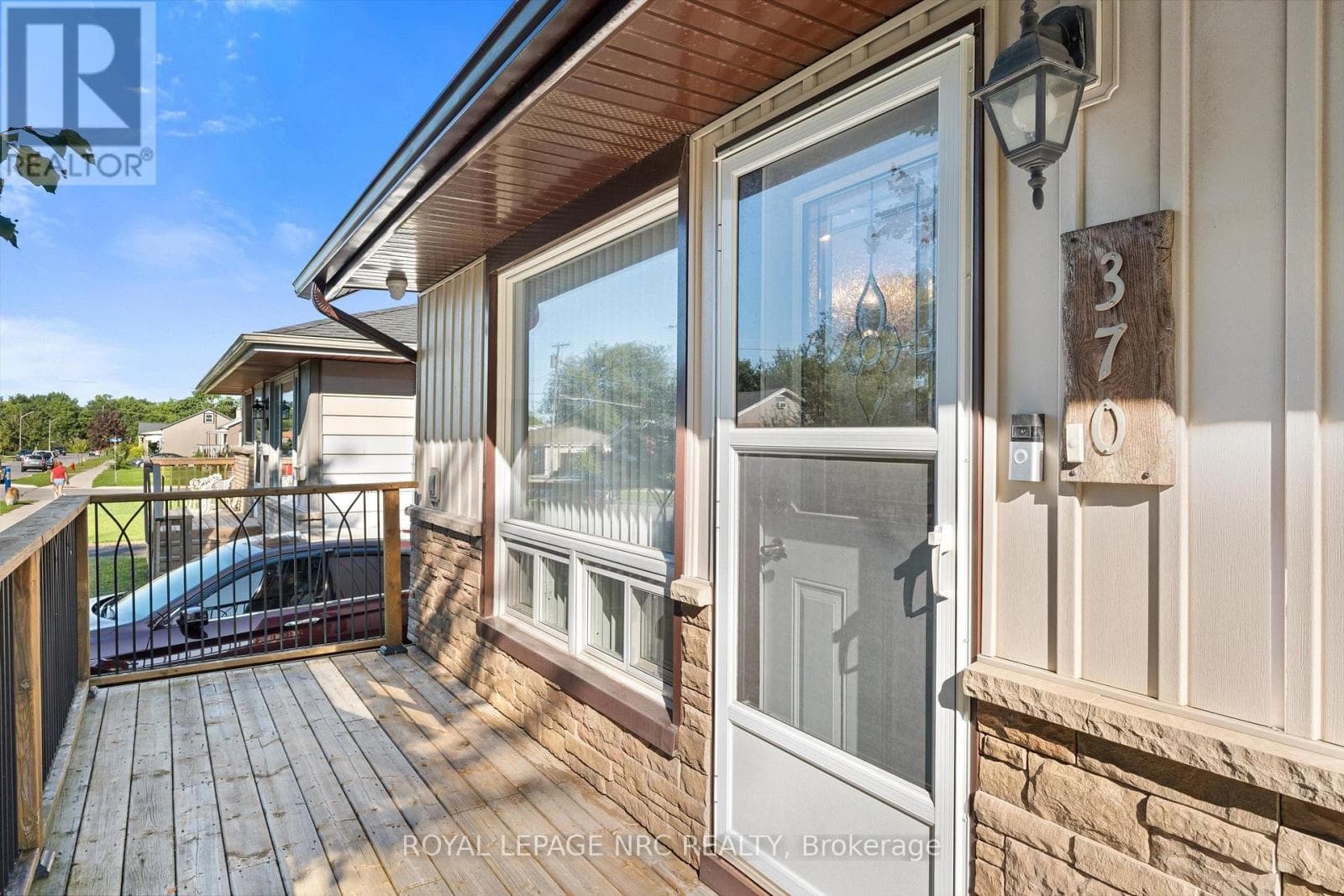 Single Family at 370 Dieppe Street, Welland (Lincoln/Crowland), Ontario - Photo 3 - RE/MAX Garden City Realty
