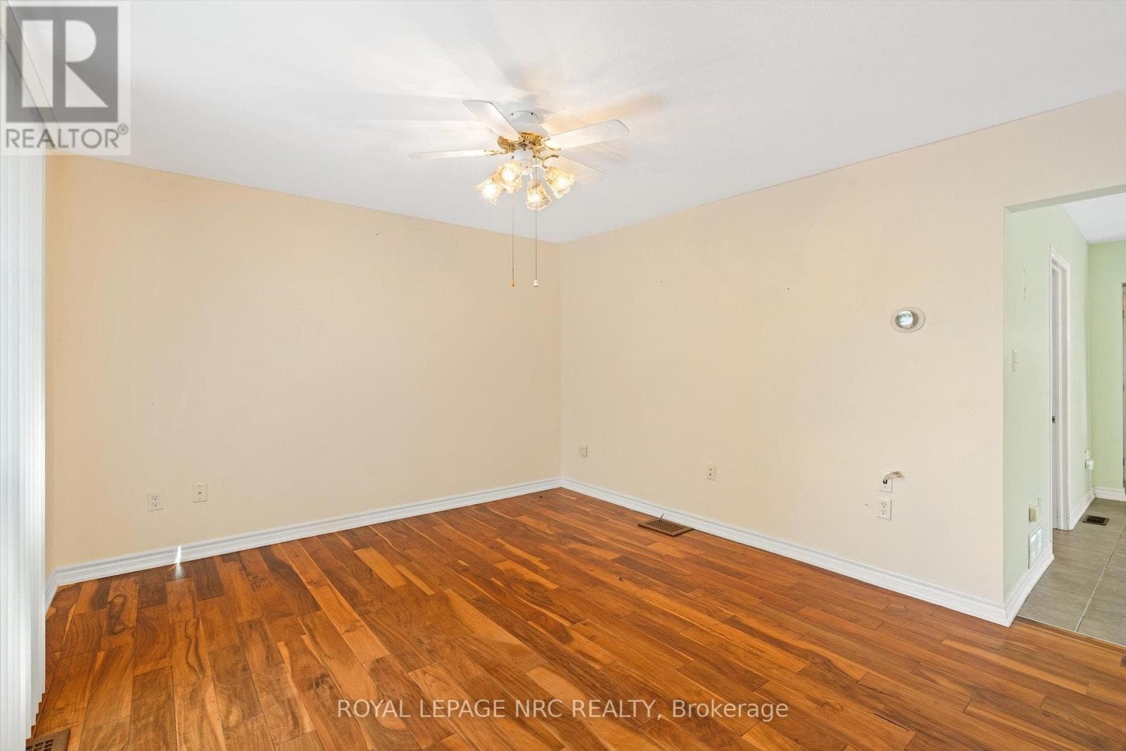 Single Family at 370 Dieppe Street, Welland (Lincoln/Crowland), Ontario - Photo 7 - RE/MAX Garden City Realty
