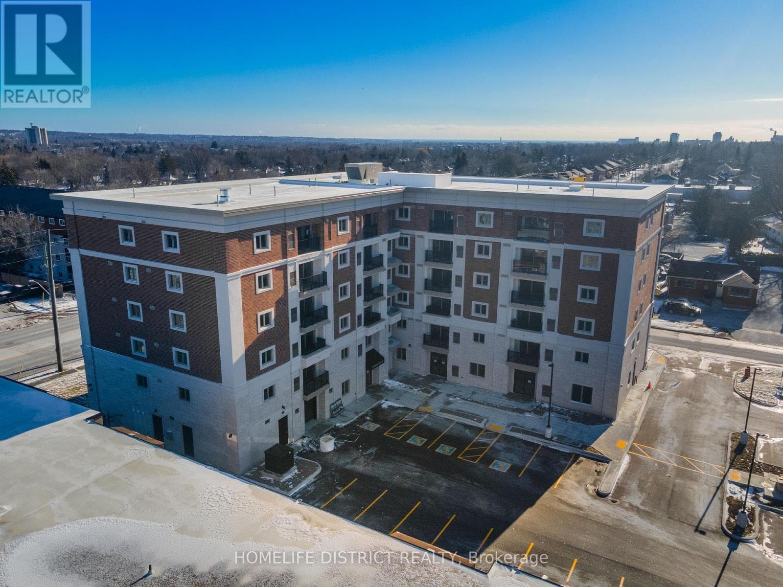 503- 976 Simcoe Street
