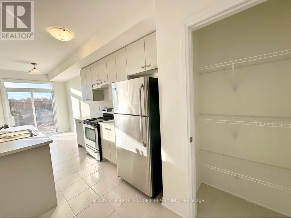 Single Family at 287 PORT Crescent, Welland (Dain City), Ontario - Photo 8 - RE/MAX Garden City Realty