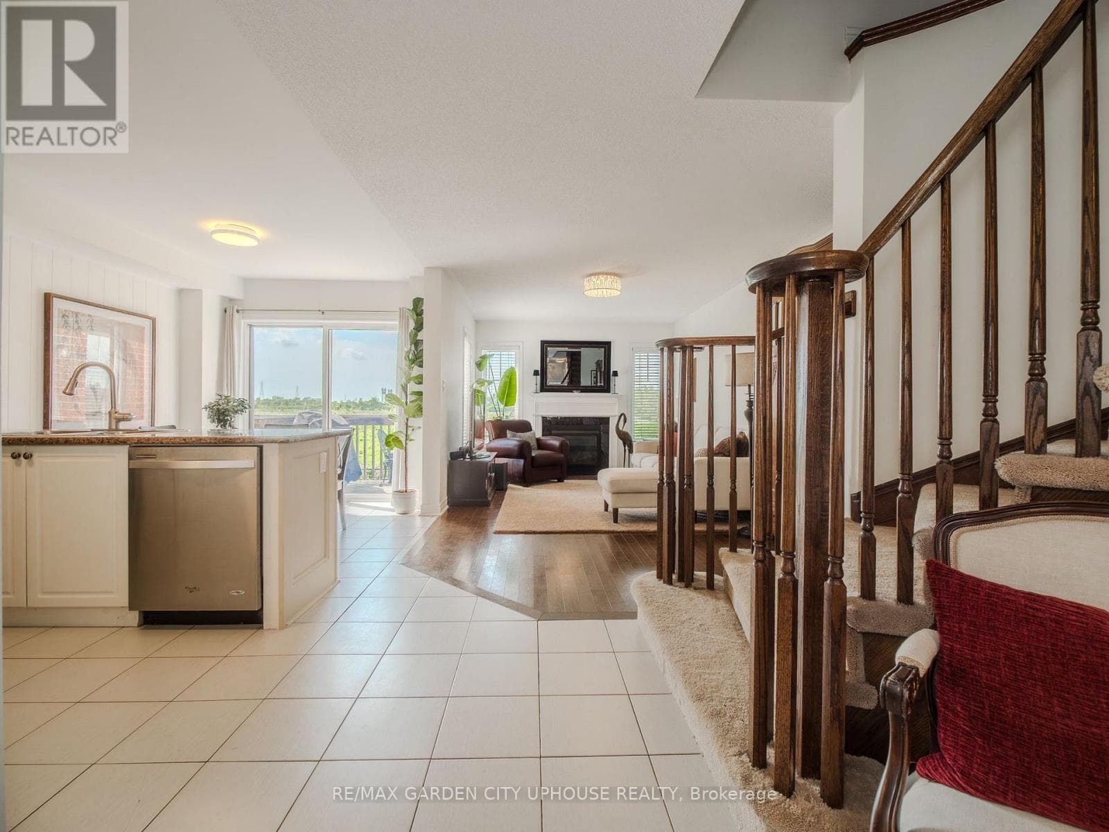 Single Family at 54 Keith Crescent, Niagara-on-the-Lake (Glendale), Ontario - Photo 4 - RE/MAX Garden City Realty