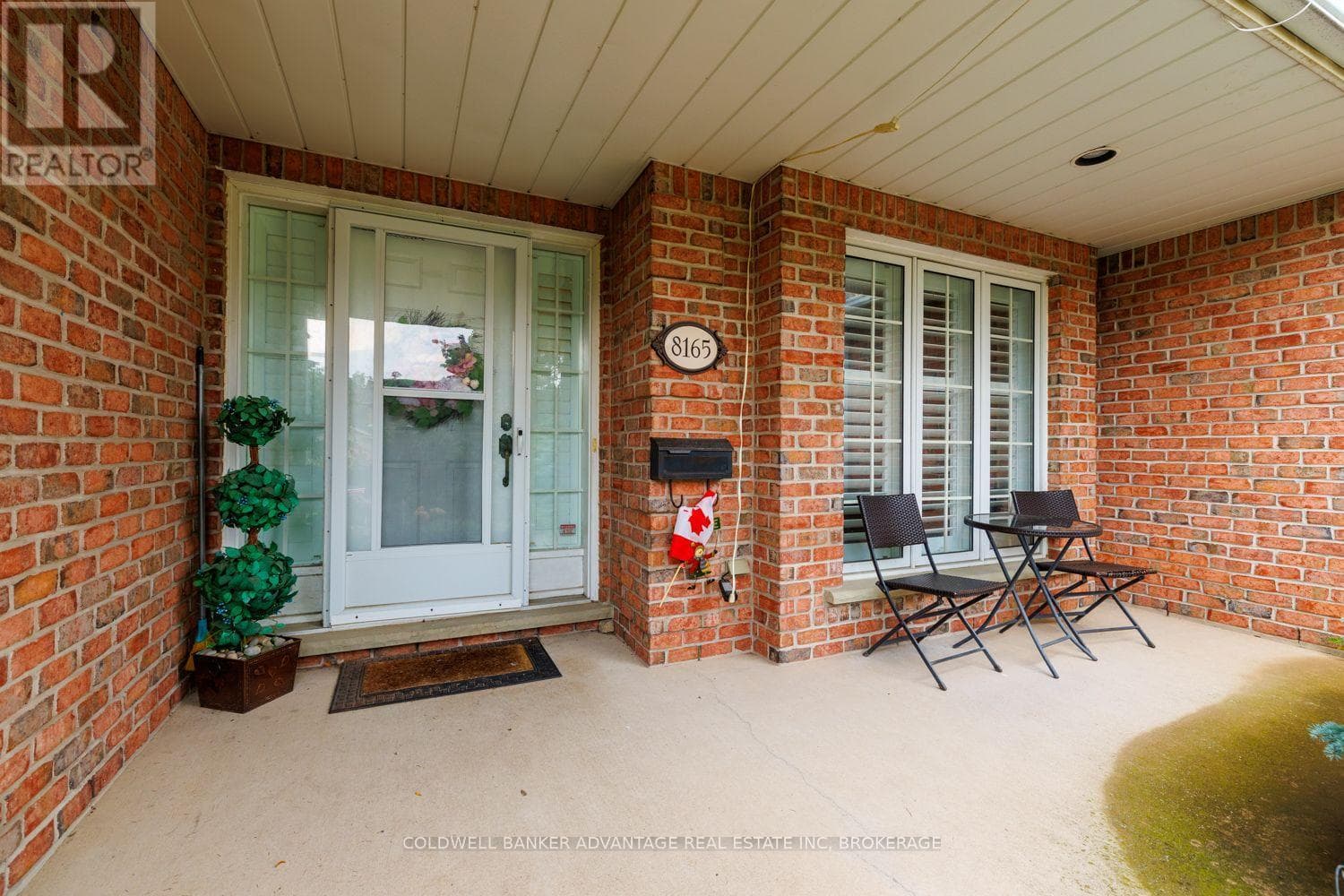 Single Family at 8165 Mount Olive Crescent, Niagara Falls (Mt. Carmel), Ontario - Photo 4 - RE/MAX Garden City Realty