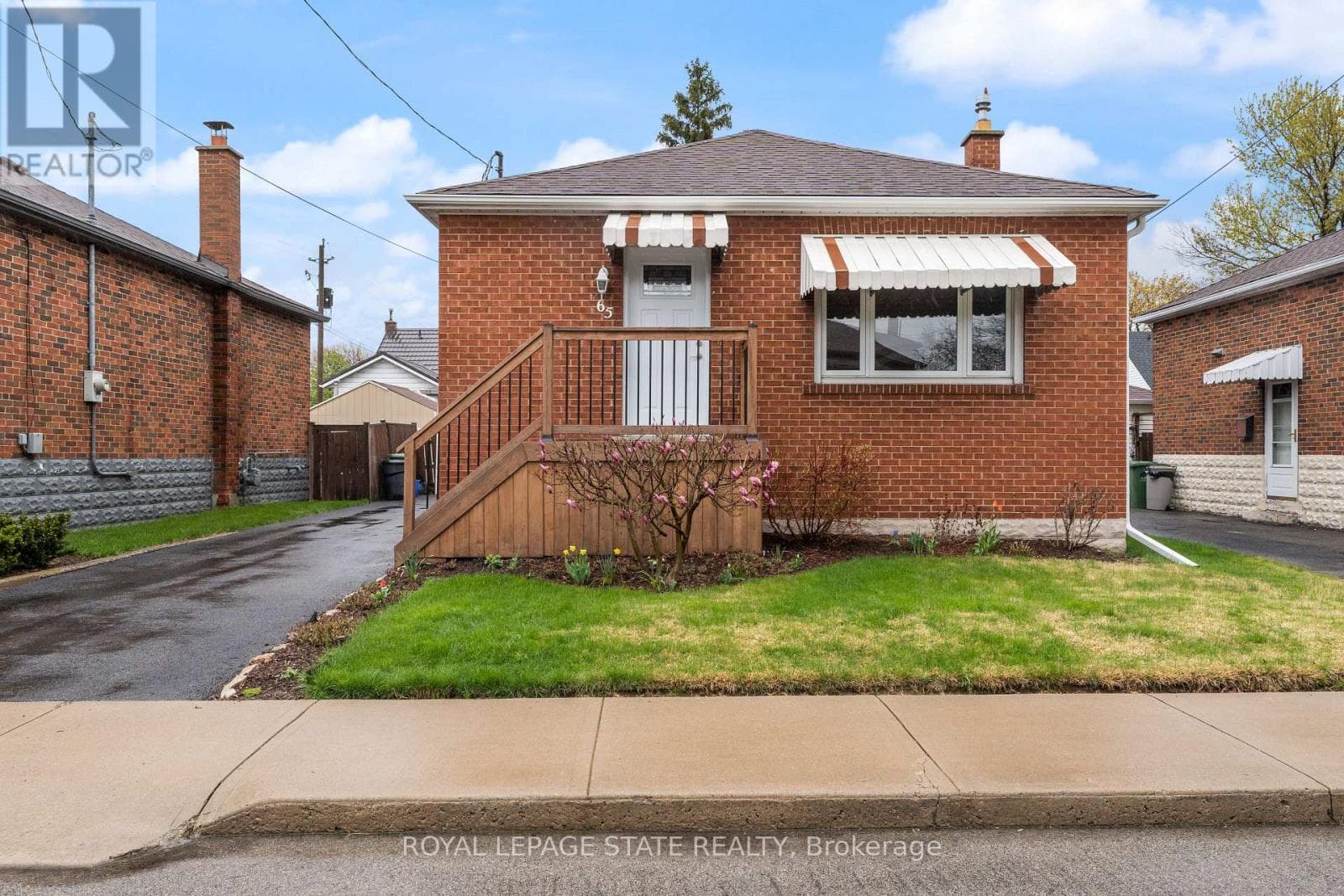 Single Family at Main Floor- 65 East 11th Street, Hamilton (Inch Park), Ontario - Photo 2 - RE/MAX Garden City Realty