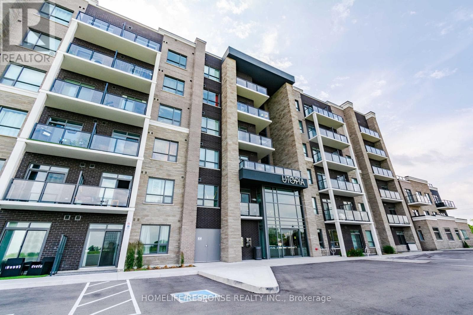 Single Family at 309- 5055 GREENLANE Road, Lincoln (Lincoln Lake), Ontario - Photo 2 - RE/MAX Garden City Realty