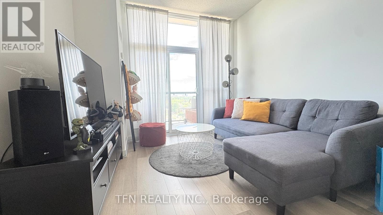 802- 1603 Eglinton Avenue