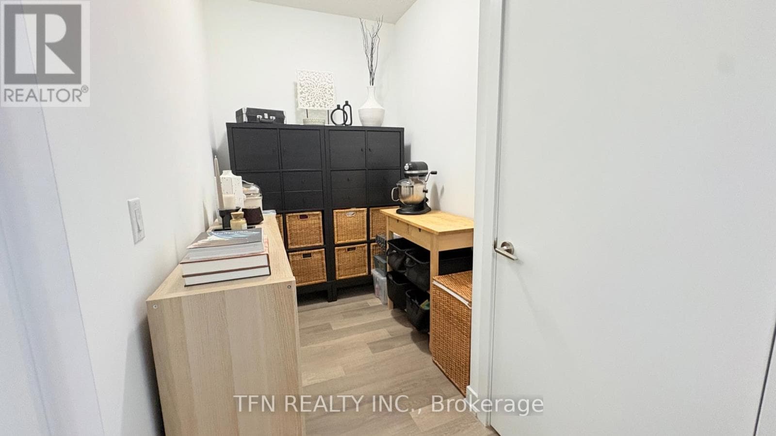 Single Family at 802- 1603 Eglinton Avenue, Toronto (Oakwood Village), Ontario - Photo 6 - RE/MAX Garden City Realty