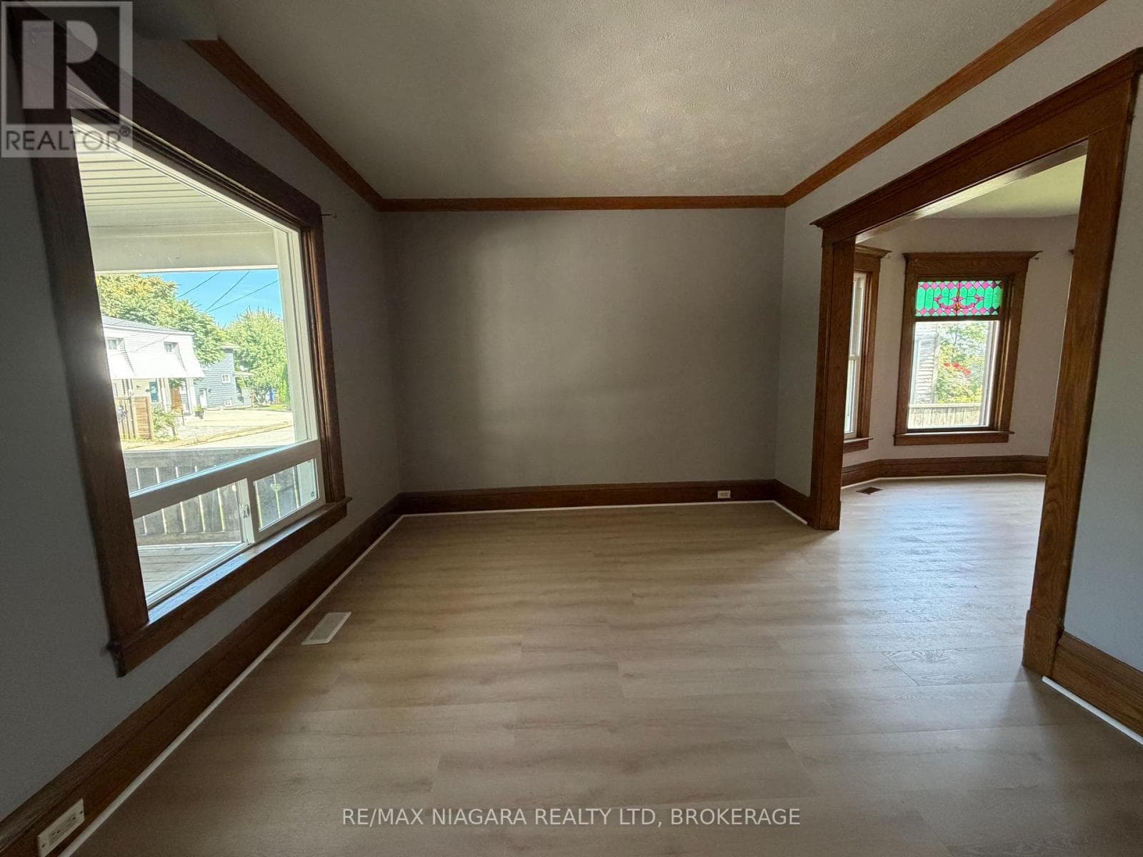 Single Family at 4712 Cookman Crescent, Niagara Falls (Downtown), Ontario - Photo 3 - RE/MAX Garden City Realty