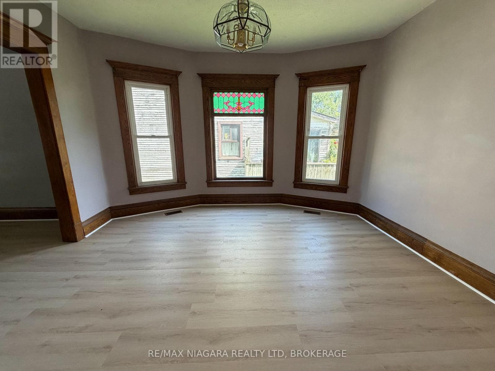 Single Family at 4712 Cookman Crescent, Niagara Falls (Downtown), Ontario - Photo 7 - RE/MAX Garden City Realty