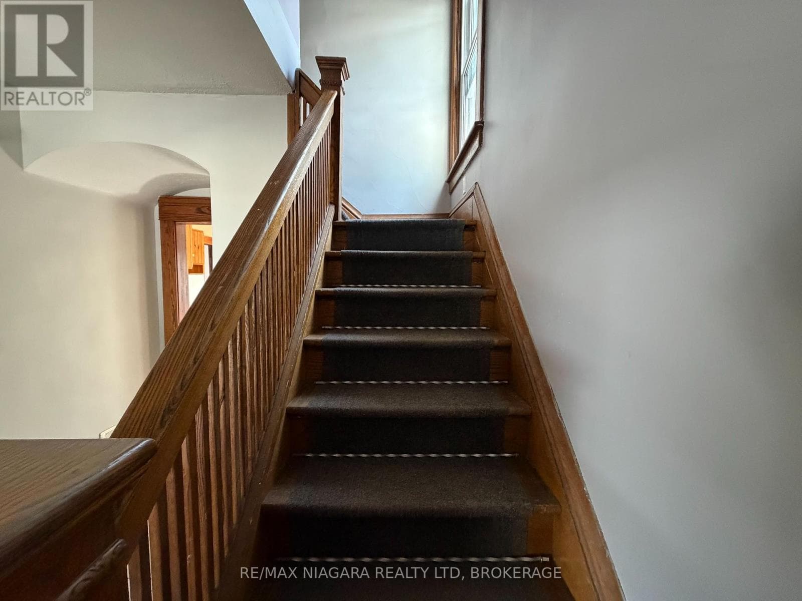 Single Family at 4712 Cookman Crescent, Niagara Falls (Downtown), Ontario - Photo 8 - RE/MAX Garden City Realty