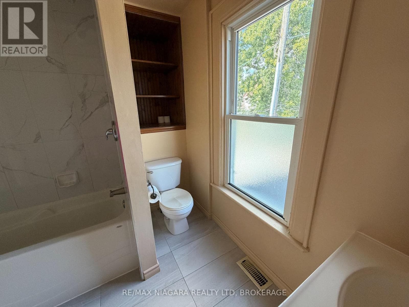 Single Family at 4712 Cookman Crescent, Niagara Falls (Downtown), Ontario - Photo 9 - RE/MAX Garden City Realty