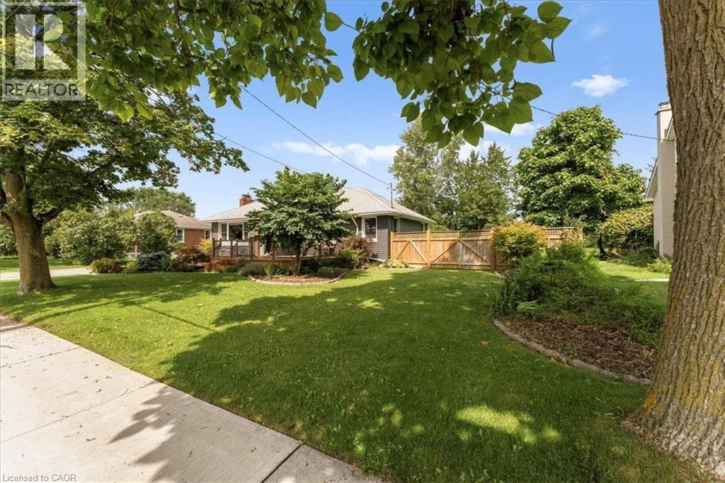 Single Family at 721 BROADWAY, Welland, Ontario - Photo 3 - RE/MAX Garden City Realty